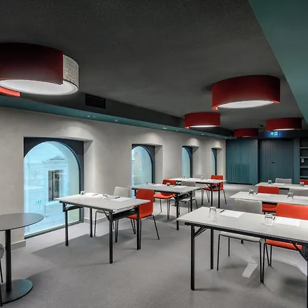 Hotel Oktogon Haggenmacher By Continental Group 4*