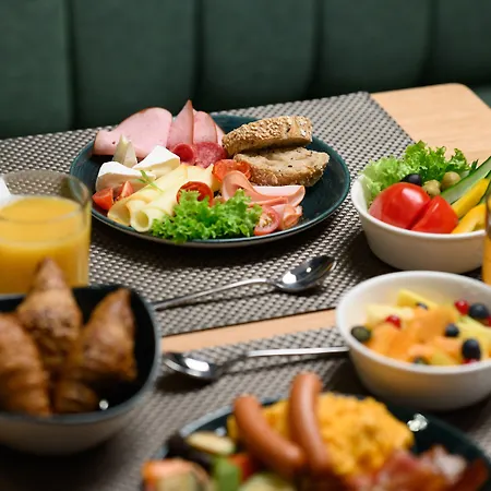 Oktogon Haggenmacher By Continental Group Hotel 4*