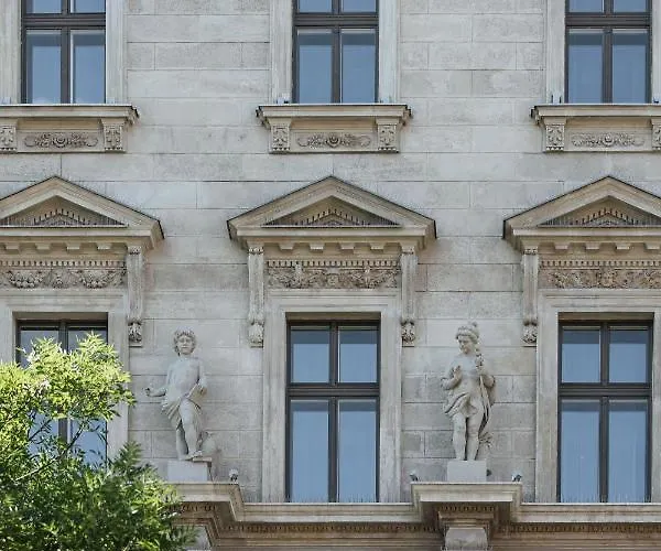 Hotel Oktogon Haggenmacher By Continental Group 4*